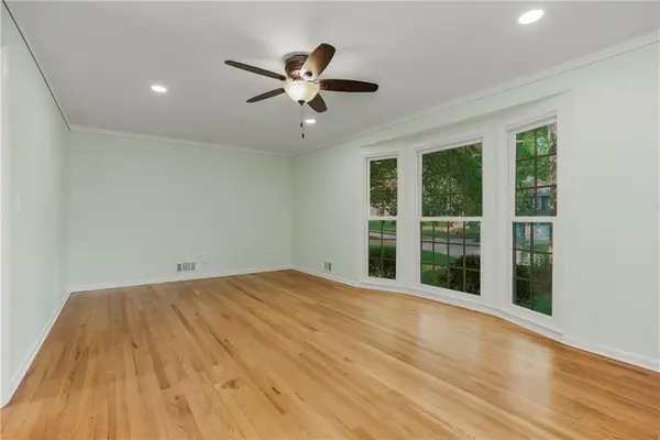 10006 Linden ST, Overland Park, KS 66207