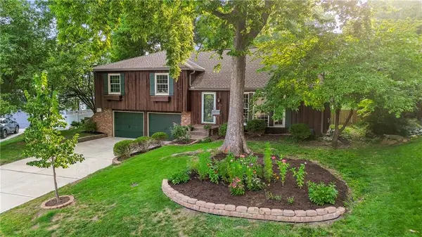 10006 Linden ST, Overland Park, KS 66207