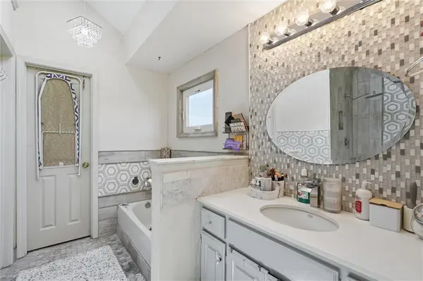 12264 S Crest DR, Olathe, KS 66061