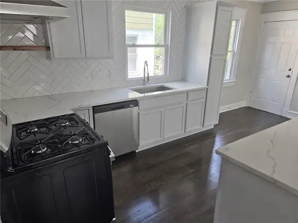 3923 College AVE, Kansas City, MO 64130