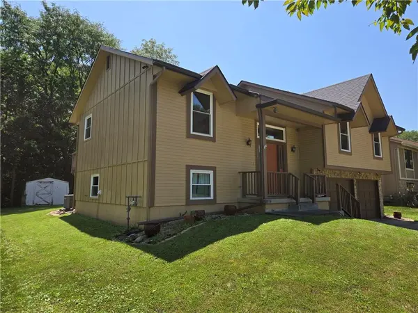 517 Buena Vista DR, Belton, MO 64012