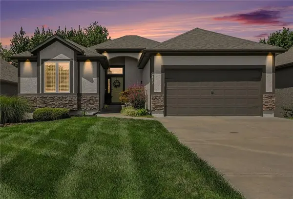 3412 SW Lois LN, Lee's Summit, MO 64082