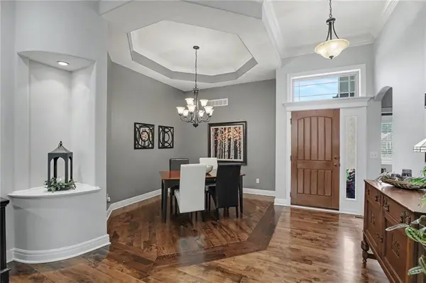 3412 SW Lois LN, Lee's Summit, MO 64082