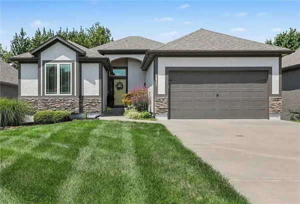 3412 SW Lois LN, Lee's Summit, MO 64082