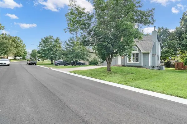 12435 S Parker TER, Olathe, KS 66061