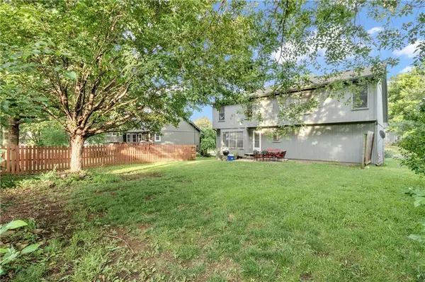 12435 S Parker TER, Olathe, KS 66061