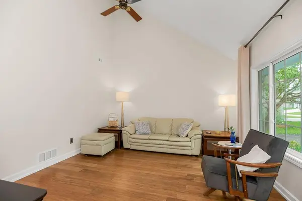 221 Deerfield LN, Lawrence, KS 66049