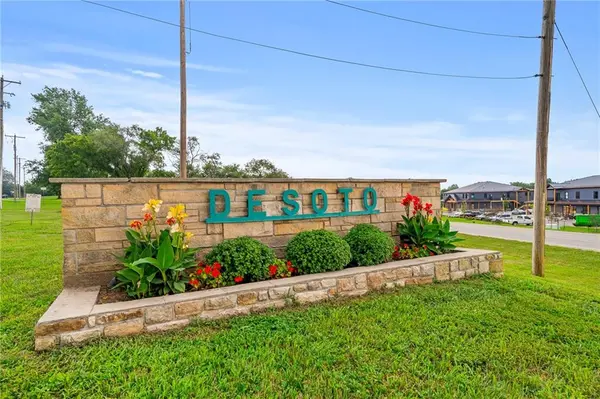 8669 Eagle Creek DR, De Soto, KS 66018