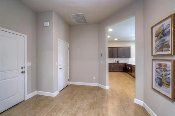 25259 W 92nd TER, Lenexa, KS 66227