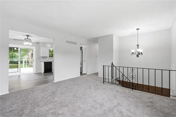5212 NW Valley View RD, Blue Springs, MO 64015