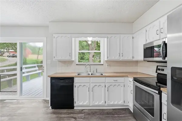 5212 NW Valley View RD, Blue Springs, MO 64015