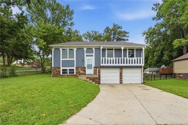 5212 NW Valley View RD, Blue Springs, MO 64015