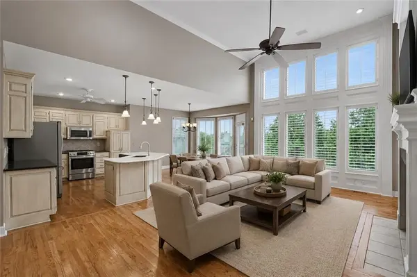 20306 W 99th TER, Lenexa, KS 66220