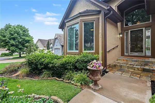 20306 W 99th TER, Lenexa, KS 66220
