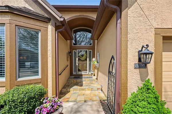 20306 W 99th TER, Lenexa, KS 66220