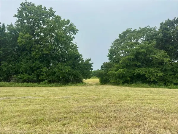 45101 E N HWY, Creighton, MO 64739