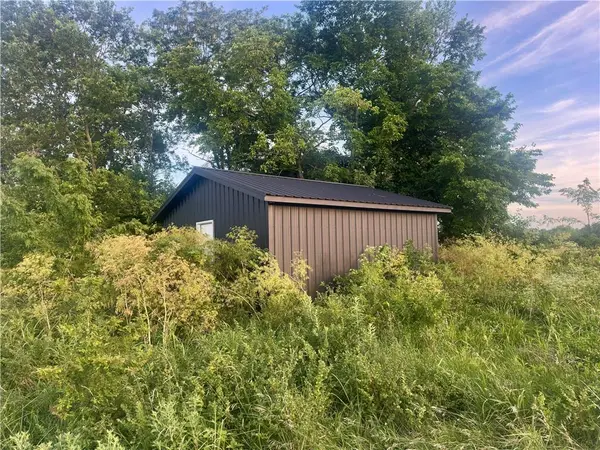 45101 E N HWY, Creighton, MO 64739