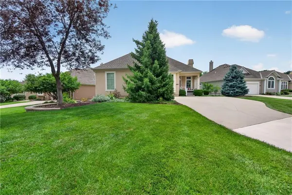 11644 S Carriage RD, Olathe, KS 66062
