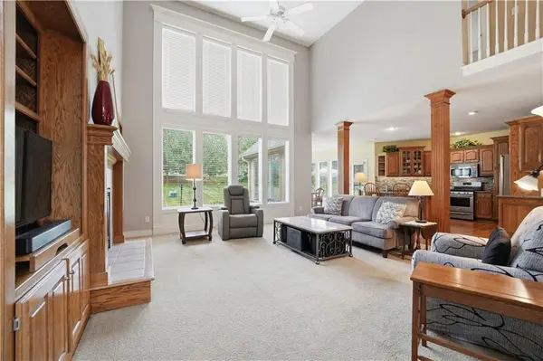 1019 SW Coachlight CT, Lee's Summit, MO 64081