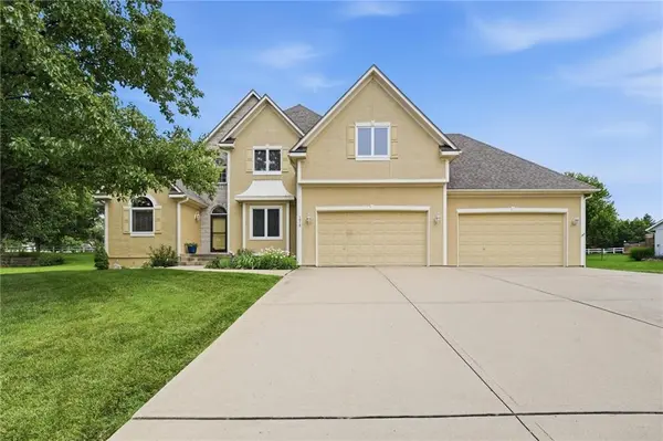 1019 SW Coachlight CT, Lee's Summit, MO 64081