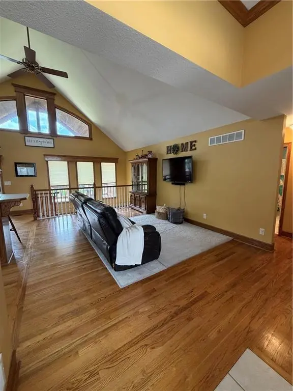 1206 Talon DR, Cameron, MO 64429