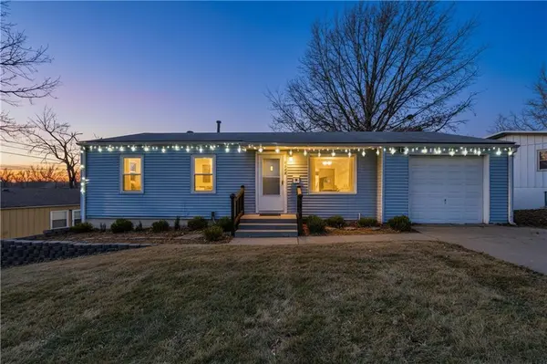9220 McKinley ST, Kansas City, MO 64138