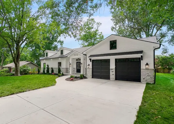 9312 Mohawk LN, Leawood, KS 66206
