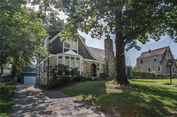 7421 Forest AVE, Kansas City, MO 64131