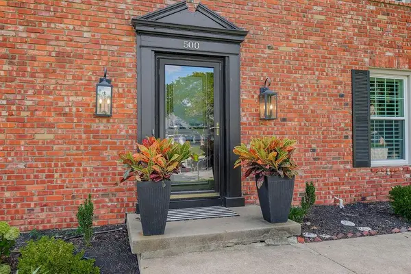 500 Avila CIR, Kansas City, MO 64114