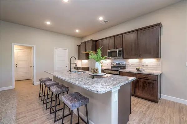 25235 W 92nd TER, Lenexa, KS 66227