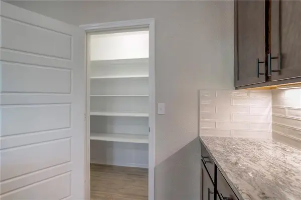 25235 W 92nd TER, Lenexa, KS 66227
