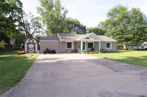 1004 E Main ST, Cherryvale, KS 67335