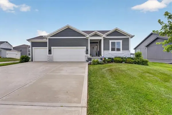 1515 SW Arbor Valley DR, Lee's Summit, MO 64082