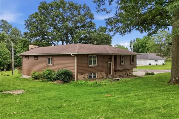 1003 N Garner ST, Richmond, MO 64085
