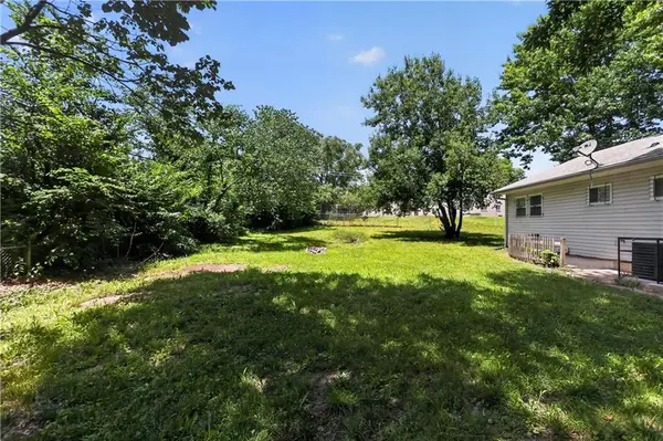 6901 E 113th TER, Kansas City, MO 64134