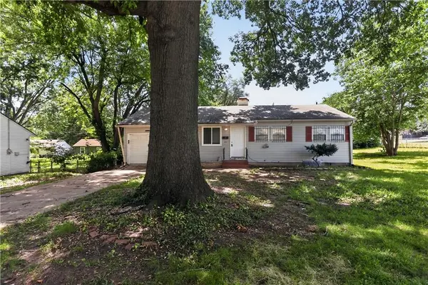 6901 E 113th TER, Kansas City, MO 64134