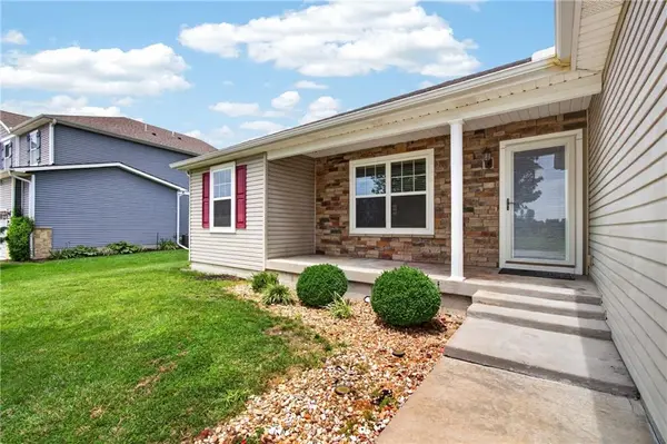 1200 SW Cornwall RD, Lee's Summit, MO 64083