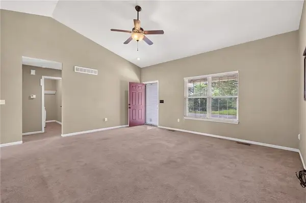 1200 SW Cornwall RD, Lee's Summit, MO 64083