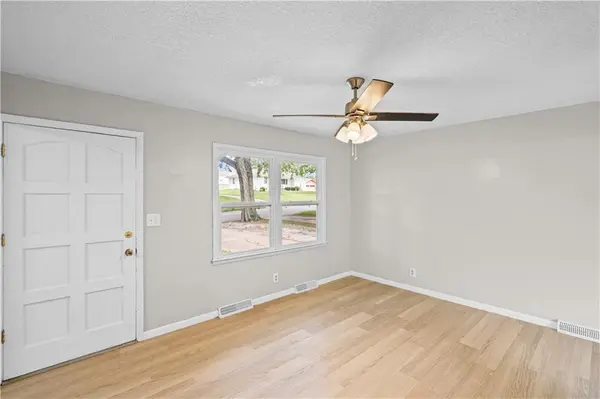 1104 Lexington RD, Pleasant Hill, MO 64080