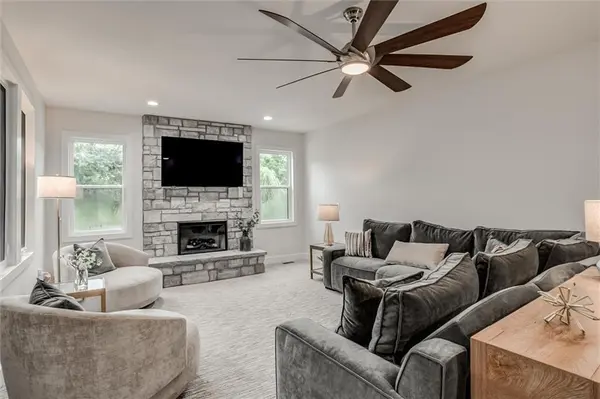 2212 E County Road H HWY, Liberty, MO 64068