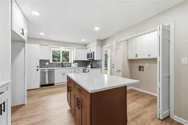 219 NW Redwood CT, Lee's Summit, MO 64064