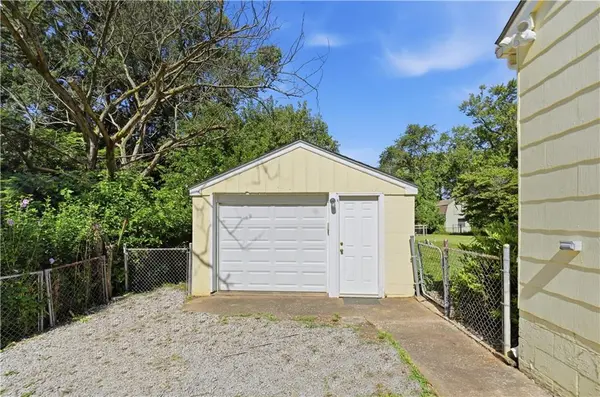 1430 S Kings HWY, Independence, MO 64055