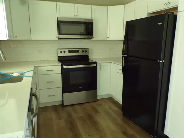 908 SW 14th St TER, Blue Springs, MO 64015