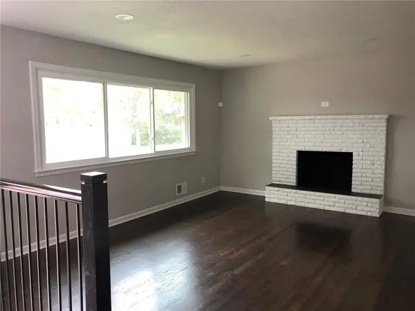 908 SW 14th St TER, Blue Springs, MO 64015