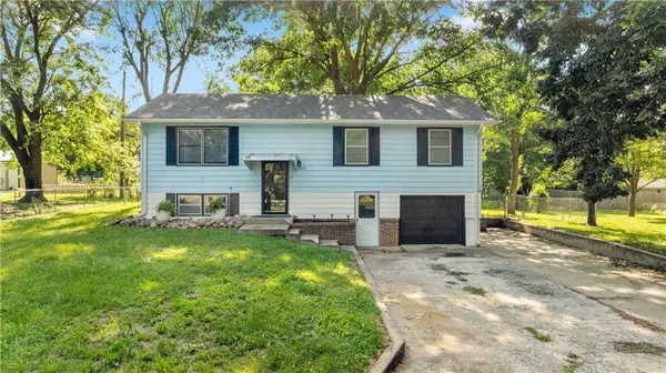 1205 S 9th ST, Clinton, MO 64735
