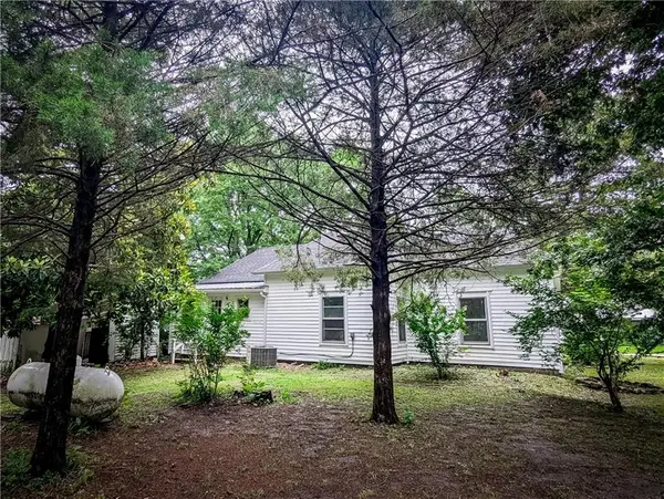 531 E Elm ST, Moundville, MO 64771