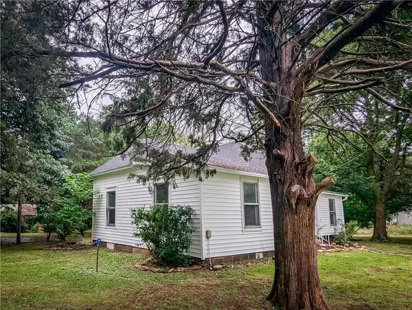 531 E Elm ST, Moundville, MO 64771