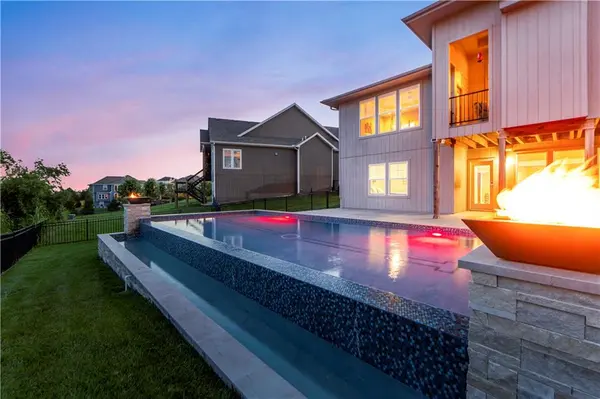 24957 W 114th ST, Olathe, KS 66061