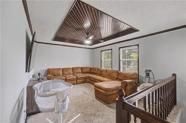 401 S Minter RD, Grain Valley, MO 64029