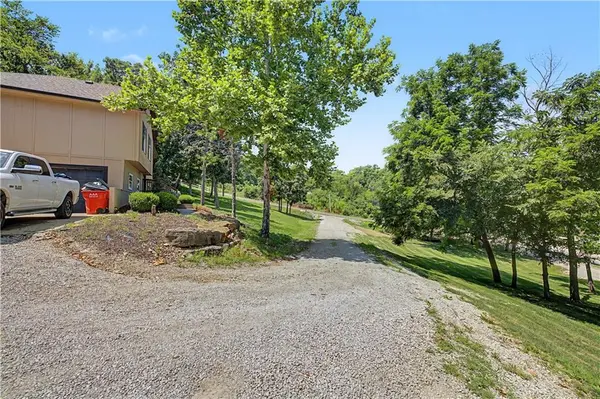 401 S Minter RD, Grain Valley, MO 64029